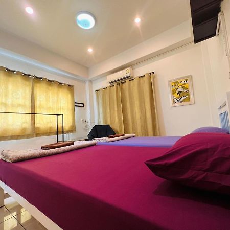 Aekkalukthai Hostel Rayong Extérieur photo