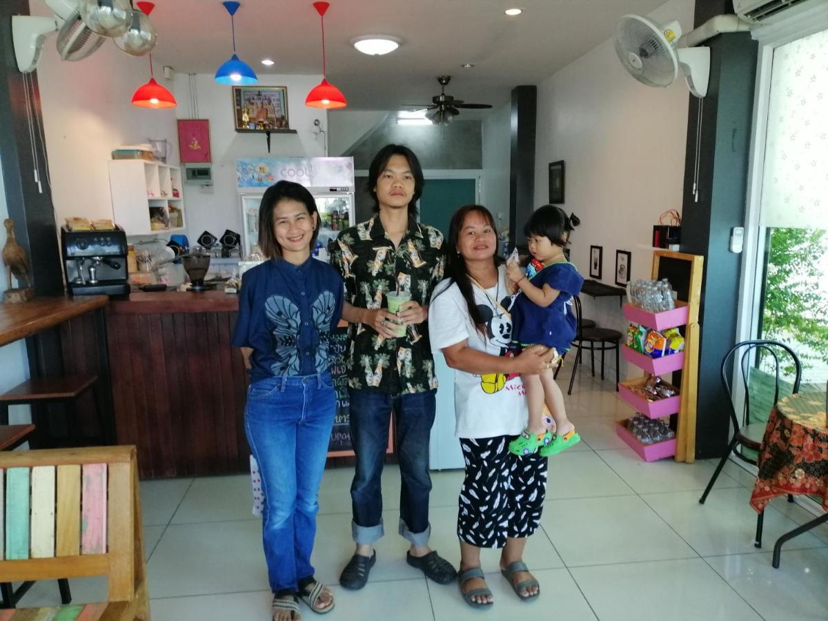 Aekkalukthai Hostel Rayong Extérieur photo
