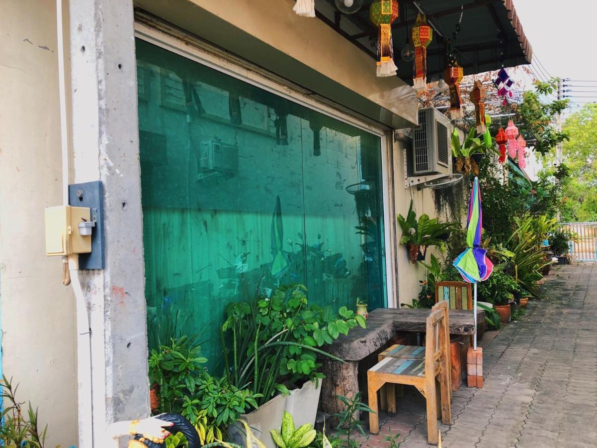Aekkalukthai Hostel Rayong Extérieur photo