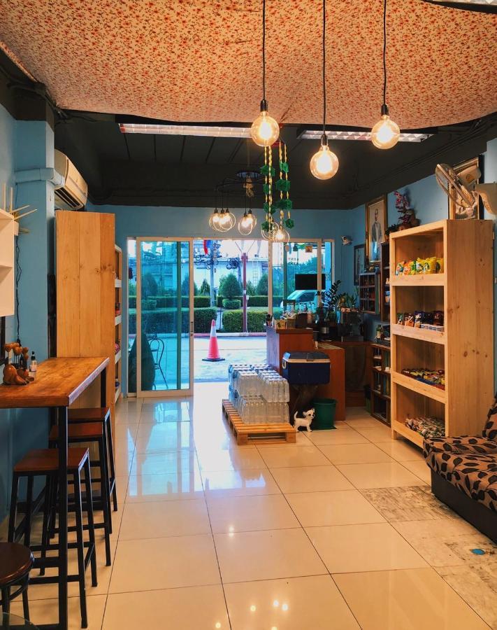 Aekkalukthai Hostel Rayong Extérieur photo