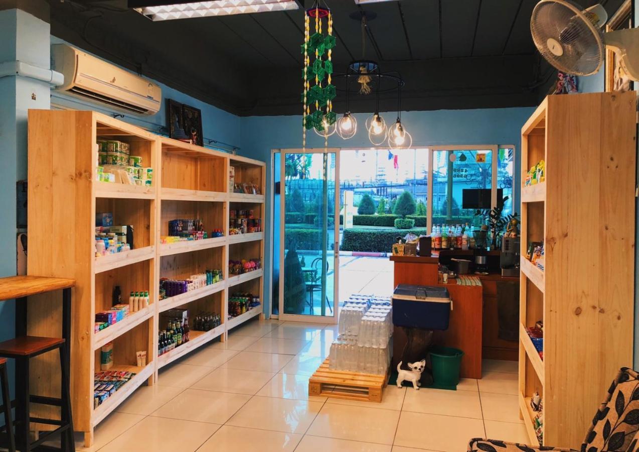 Aekkalukthai Hostel Rayong Extérieur photo