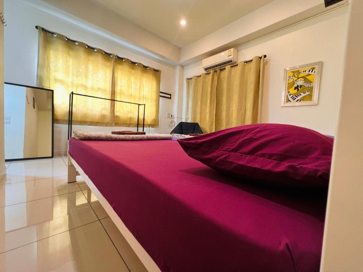 Aekkalukthai Hostel Rayong Extérieur photo