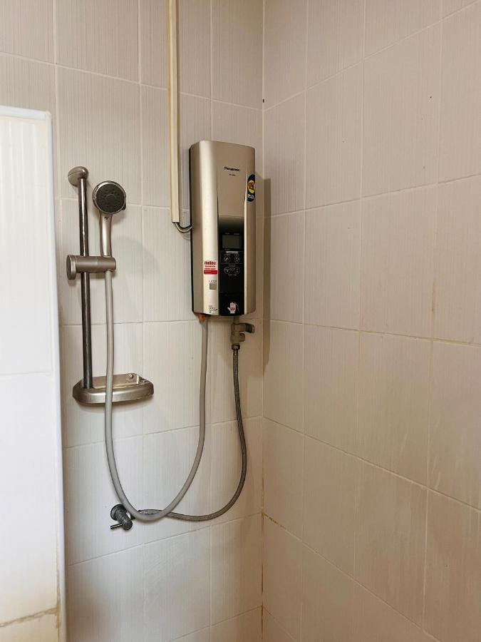 Aekkalukthai Hostel Rayong Extérieur photo