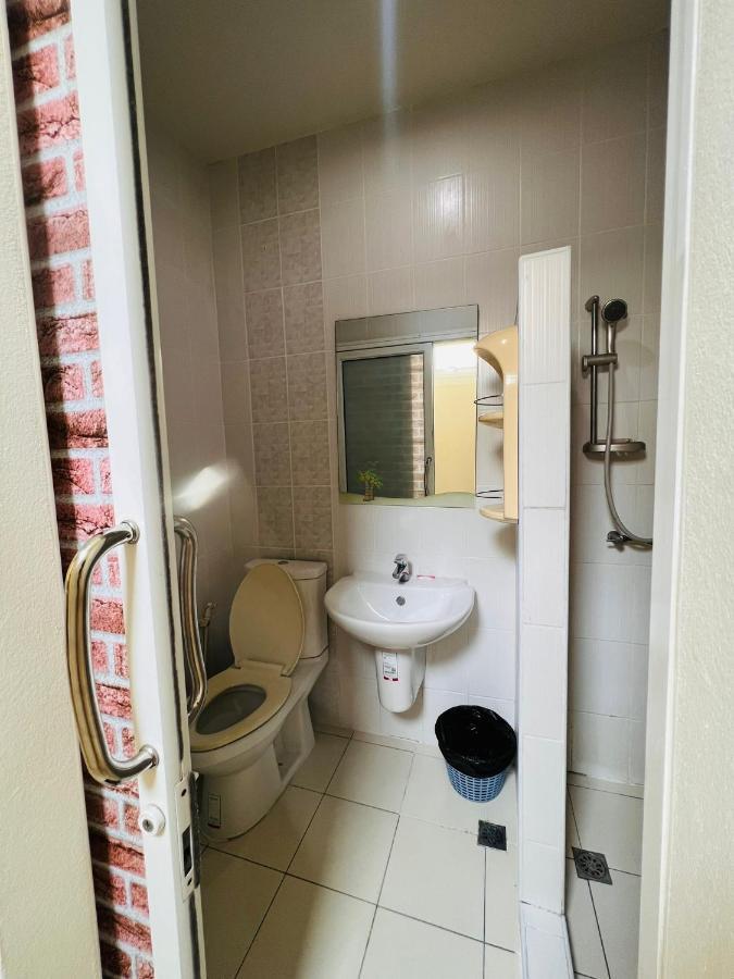 Aekkalukthai Hostel Rayong Extérieur photo