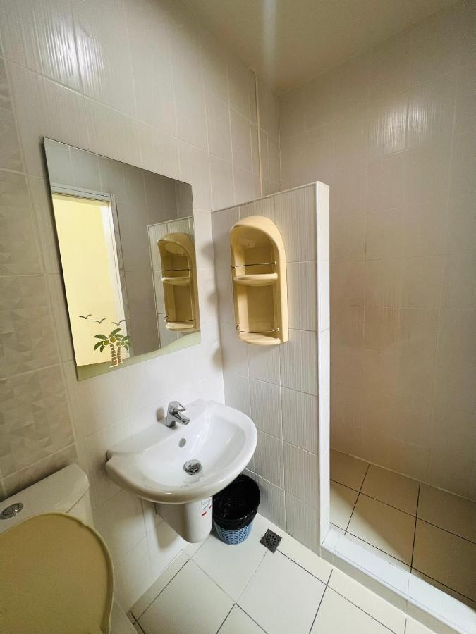 Aekkalukthai Hostel Rayong Extérieur photo