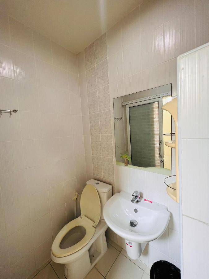 Aekkalukthai Hostel Rayong Extérieur photo