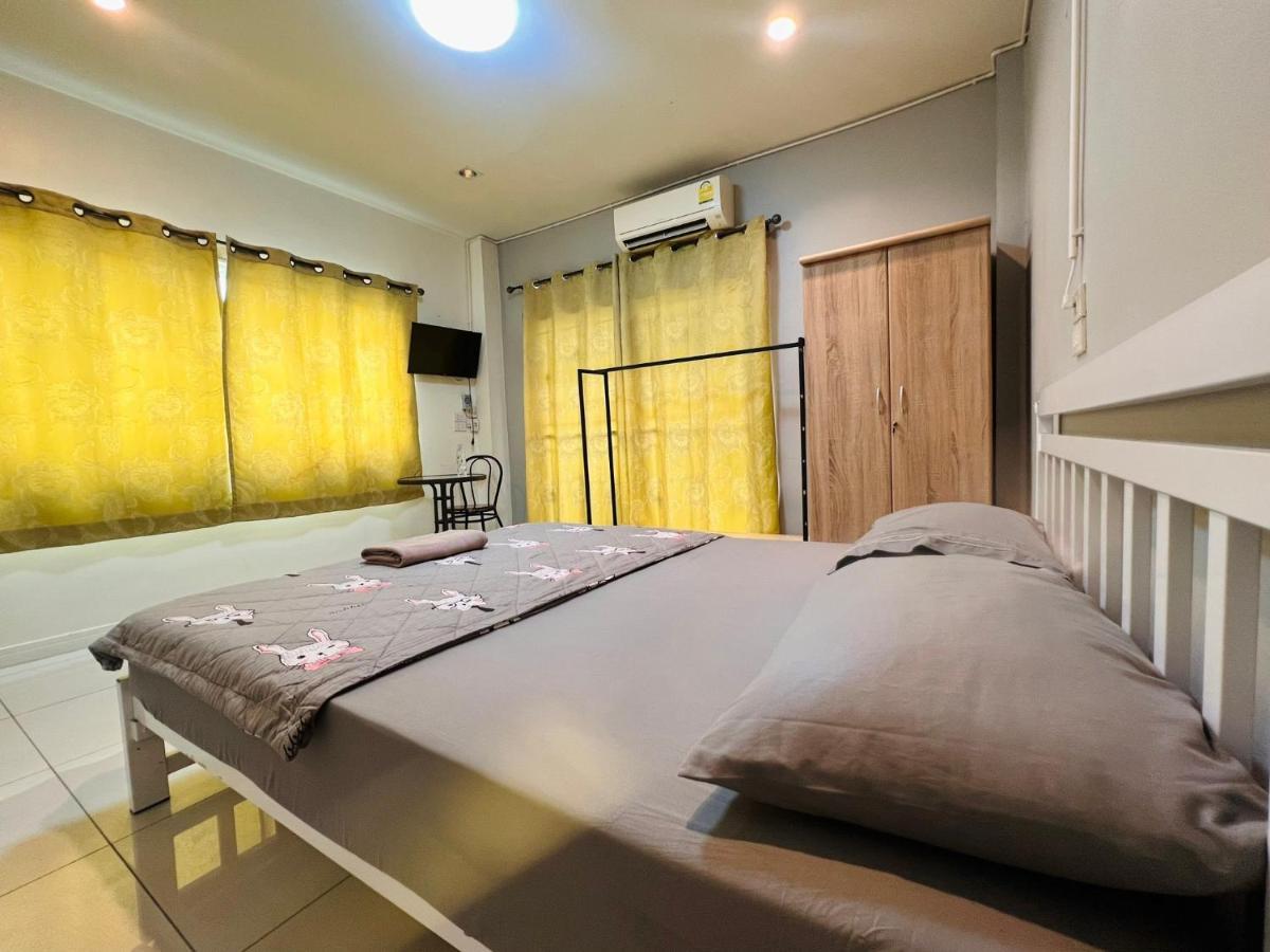 Aekkalukthai Hostel Rayong Extérieur photo