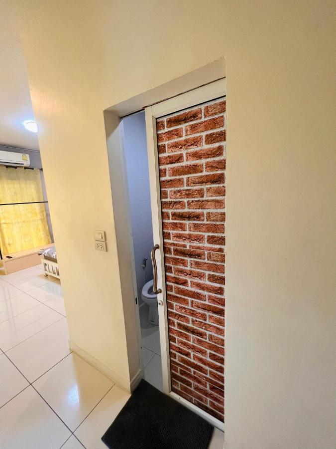 Aekkalukthai Hostel Rayong Extérieur photo