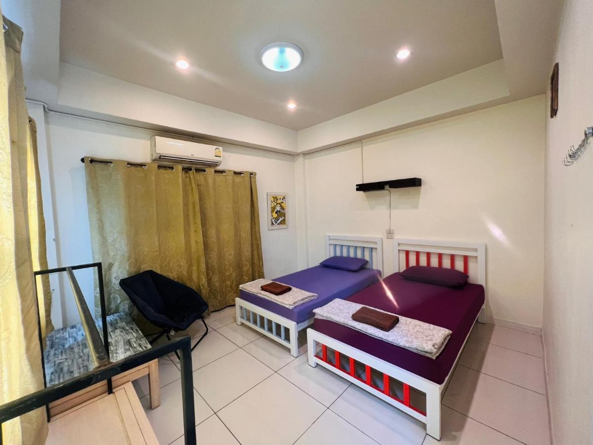 Aekkalukthai Hostel Rayong Extérieur photo