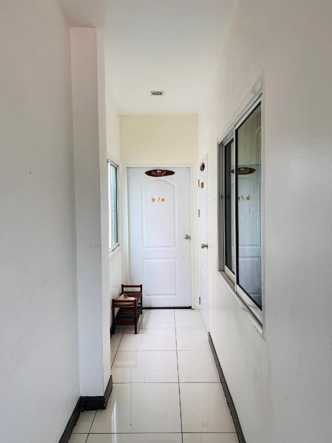 Aekkalukthai Hostel Rayong Extérieur photo