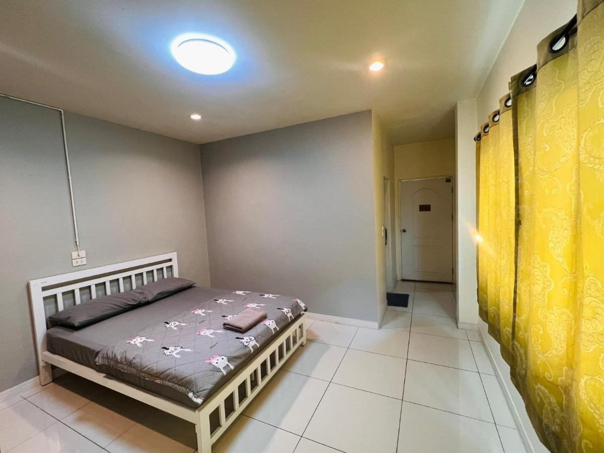Aekkalukthai Hostel Rayong Extérieur photo