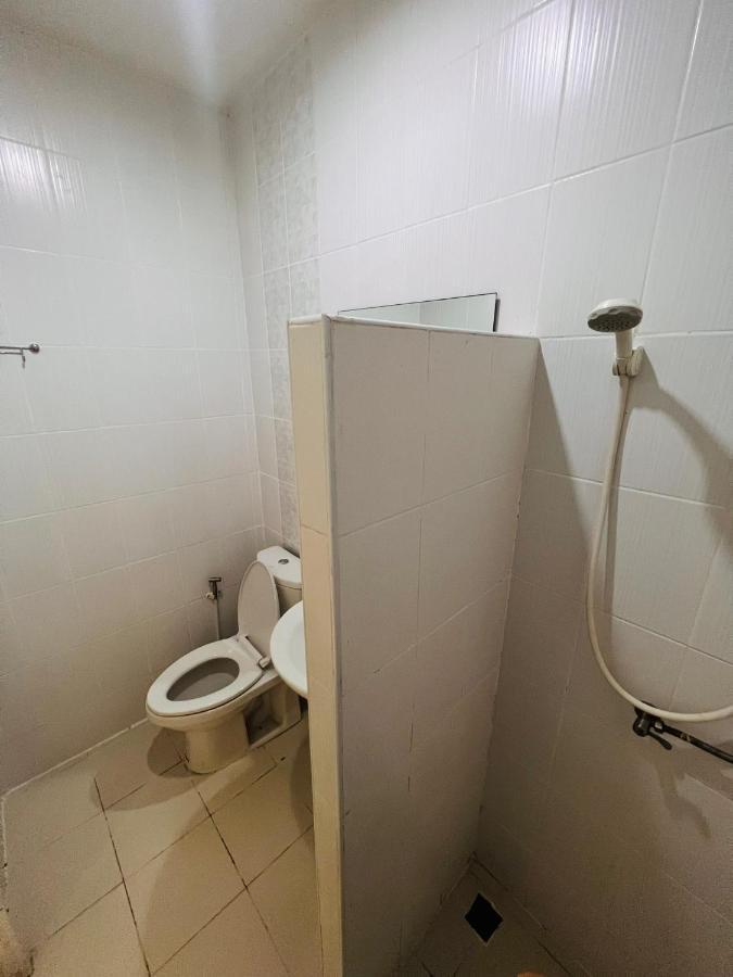 Aekkalukthai Hostel Rayong Extérieur photo