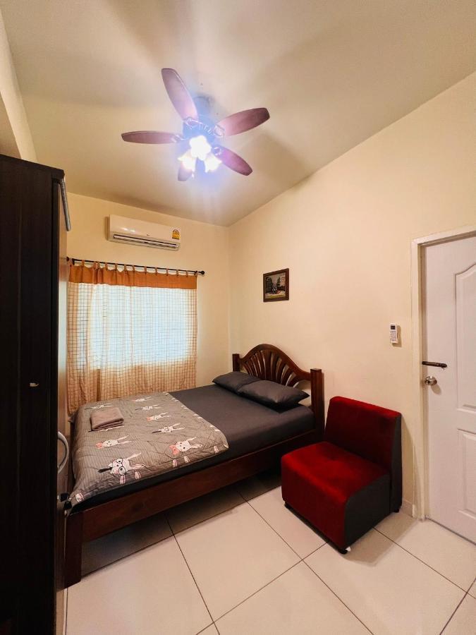 Aekkalukthai Hostel Rayong Extérieur photo