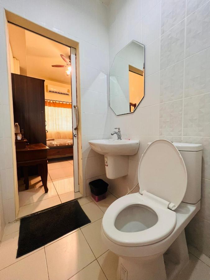 Aekkalukthai Hostel Rayong Extérieur photo
