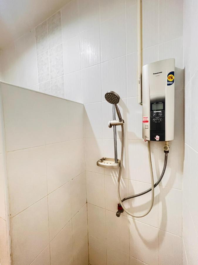 Aekkalukthai Hostel Rayong Extérieur photo