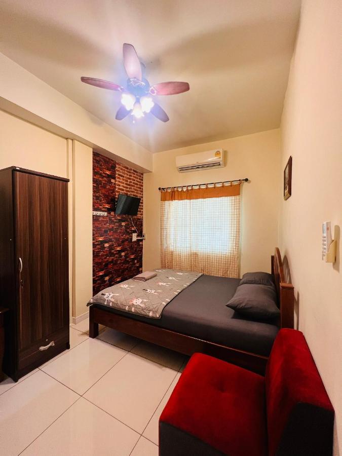 Aekkalukthai Hostel Rayong Extérieur photo