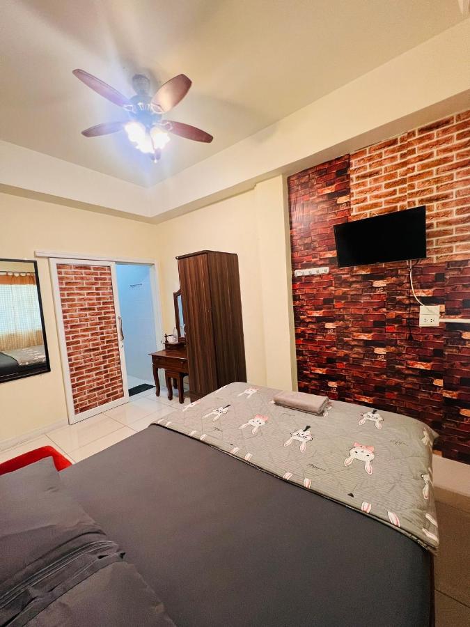 Aekkalukthai Hostel Rayong Extérieur photo