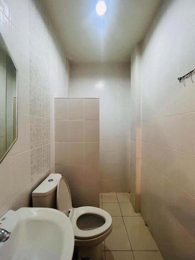 Aekkalukthai Hostel Rayong Extérieur photo